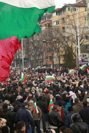 100 000 на протест срещу сметките за тока