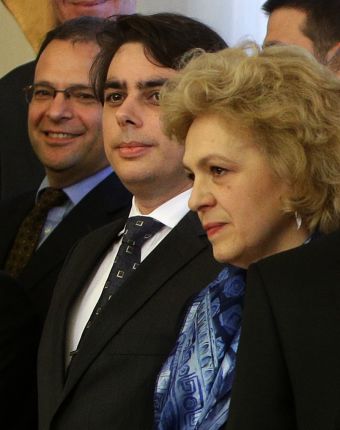 Петя Първанова - министър на вътрешните работи в служебното правителство, Асен Василев - министър на икономиката, енергетиката и туризма в служебното правителство (дясно) и Юлиан Попов - министър на околната среда и водите в служебното правителство (ляво)