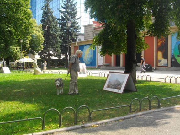 Галерия на открито в Градската градина