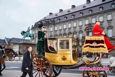 slava.bg : Датската кралица разходи златната си каляска