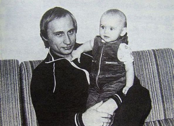 Снимки на известни политици на младини