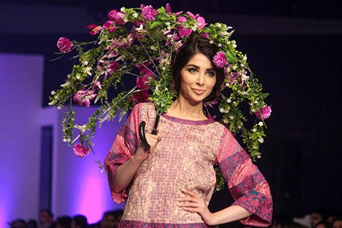 Цветни,пролетни чадъри в модните седмици