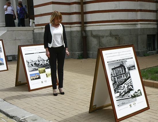 Кметът на София Йорданка Фандъкова откри изложбата посветена на бомбардировките от Втората световна