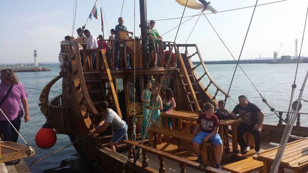 Пиратският кораб Есмералда остава за морски приключения на Морска гара Бургас