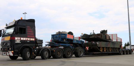  Първият US танк вече е в Бургас