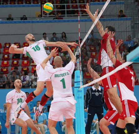 България остана със среброто в Баку