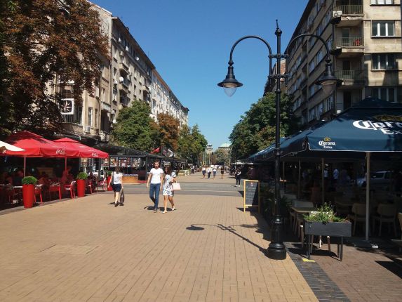 Антитерористични кашпи на Витоша, ама само на една пряка