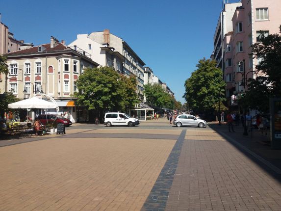 Антитерористични кашпи на Витоша, ама само на една пряка