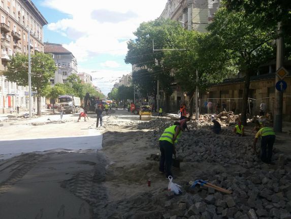   Не се вижда краят на ремонта на Дондуков