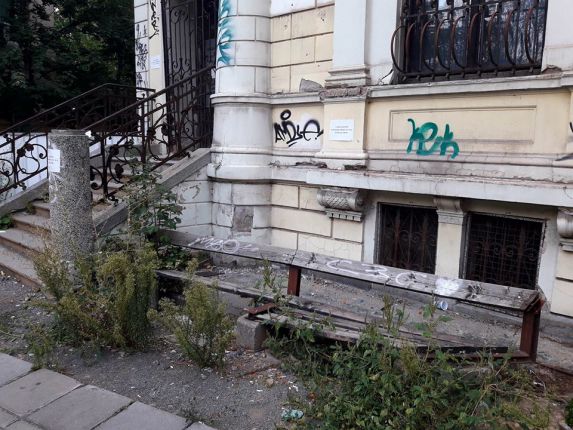 Пред рухване е Нотариатът на Попа