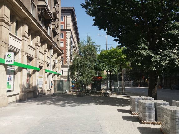 Пуснаха Дондуков без тротоарите