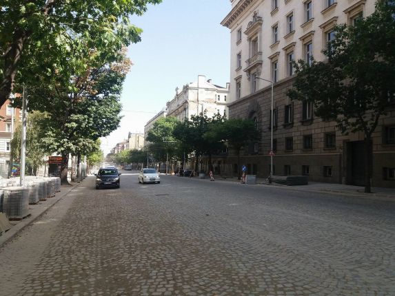 Пуснаха Дондуков без тротоарите