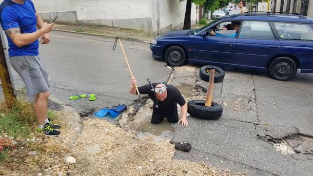     След пороя във Варна - отнесени тротоари и порутени къщи