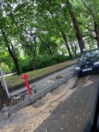     След пороя във Варна - отнесени тротоари и порутени къщи