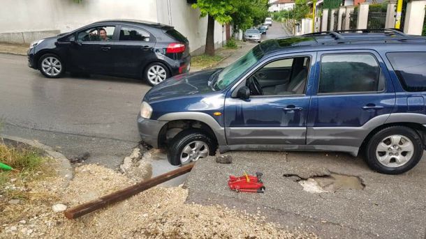     След пороя във Варна - отнесени тротоари и порутени къщи