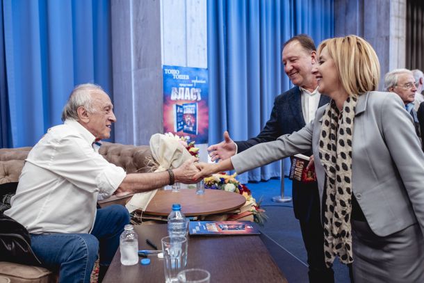 Грандиозна премиера на Власт от Тошо Тошев