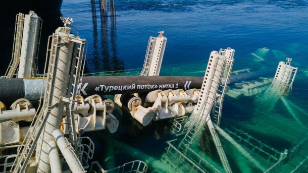   930 км Турски поток през морето готов, договорено отклонение към България