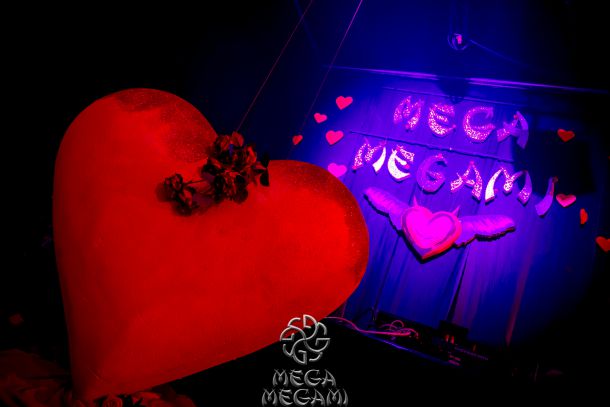 Хиляди празнуваха на MEGA MEGAMI: Love Crimes