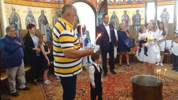   Борисов кръсти внуците