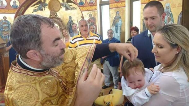   Борисов кръсти внуците