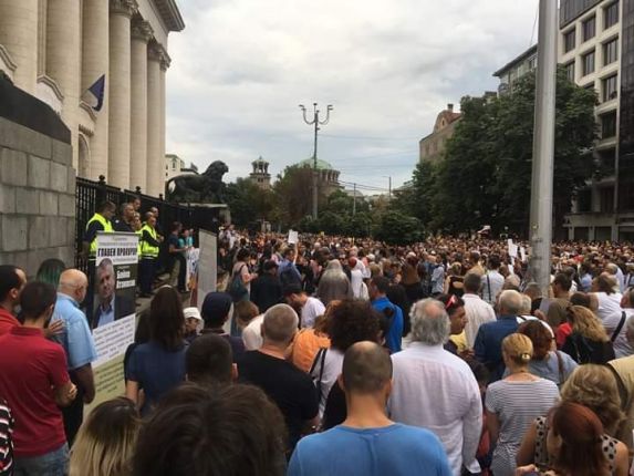 Протест антиГешев пред Съдебната палата