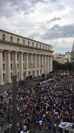 Протест антиГешев пред Съдебната палата