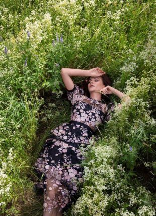 Агнешка Радванска за  Harper’s Bazaar Polska 