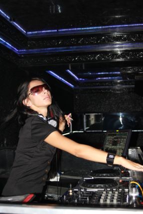 ГОЛА DJ ВЪЗБУЖДА МЪЖКАТА АУДИТОРИЯ В CLUB 66 НЕСЕБЪР