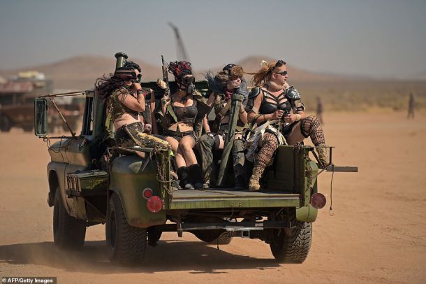 4000 фенове на Лудия Макс се събраха на Wasteland Weekend