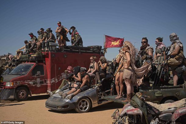 4000 фенове на Лудия Макс се събраха на Wasteland Weekend