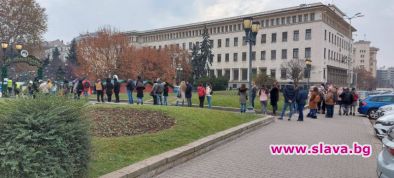 Защо София е градът на Дядо Коледа / Св. Никола, заедно с Бари и Созопол