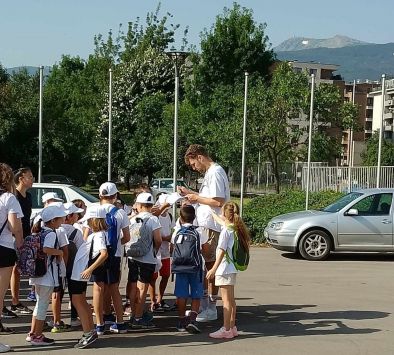 Везенков раздава автографи в НСА